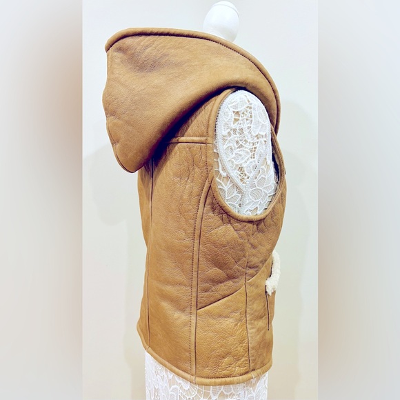 UGG AUSTRALIA HOODED SHEARLING VEST SIZE LARGE ❄️🤎💝 - Picture 7 of 11